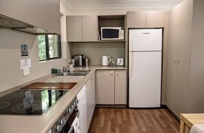 Geladeira, micro-ondas, torradeira