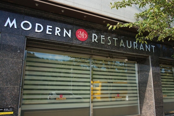 Free buffet breakfast on weekdays