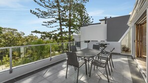 Outdoor dining - Noosa Views 3 -  Magnificent views of Laguna Bay, Noosa River & North Shore (Noosa Heads)
