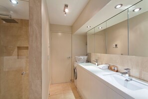 Shower, towels