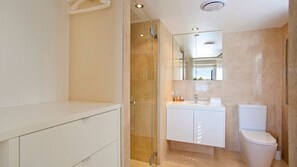 Shower, towels