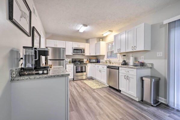 Fridge, microwave, stovetop, dishwasher