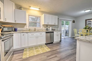 Fridge, microwave, stovetop, dishwasher