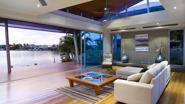 Interior - Shorehaven Drive 177 - Designer waterfront home (Noosaville)