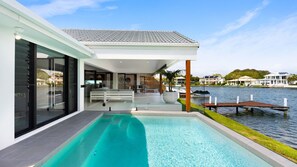 Pool - Seamount Quay 22 - Waterfront views, private pool & fishing from your own jetty (Noosaville)