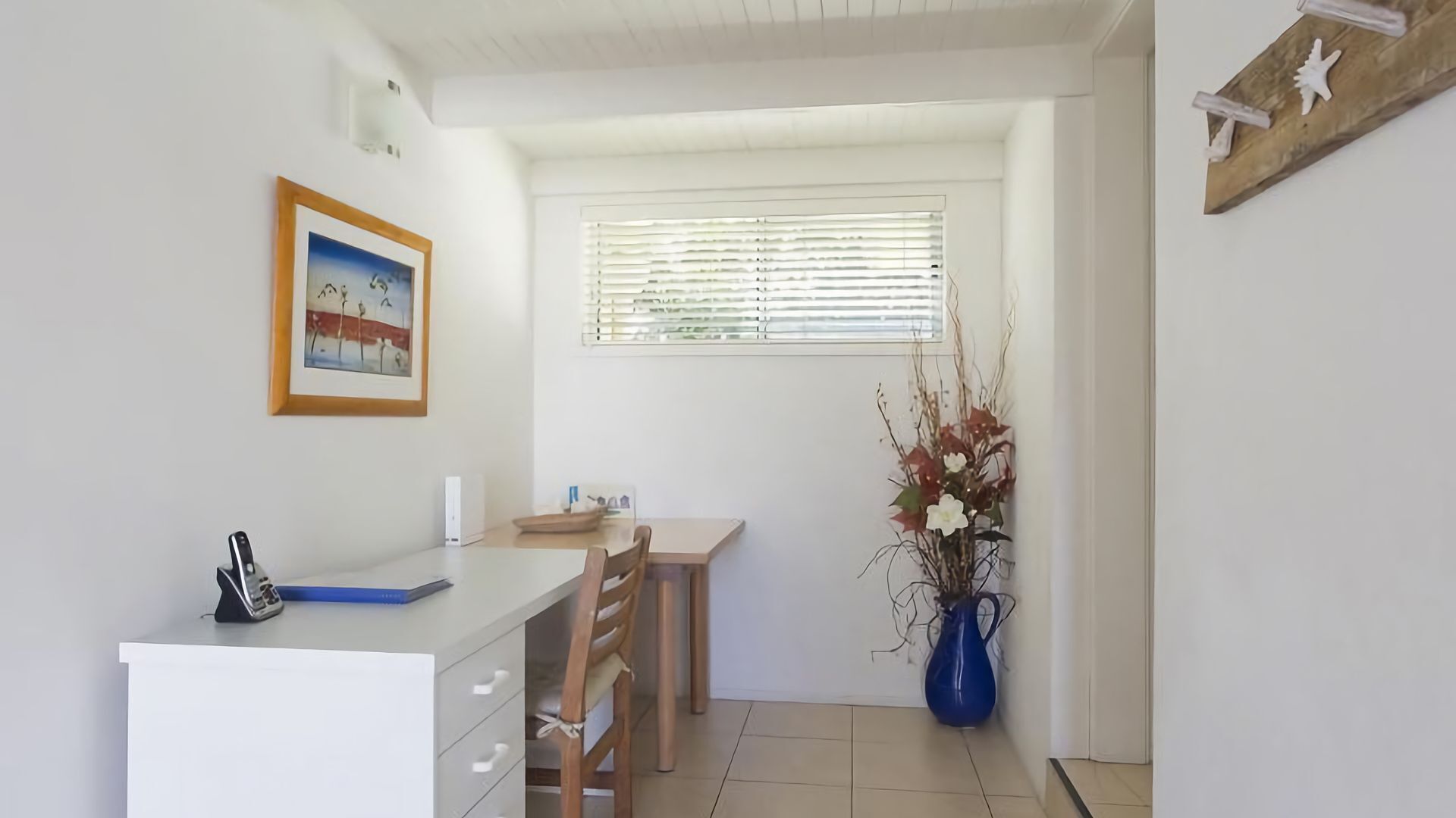 Witta Circle 65  - 5 Minute walk to Hastings Street in prime beachfront location — image 2
