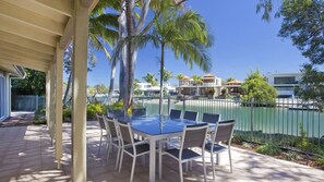 Outdoor dining - Witta Circle 65  - 5 Minute walk to Hastings Street in prime beachfront location (Noosa Heads)