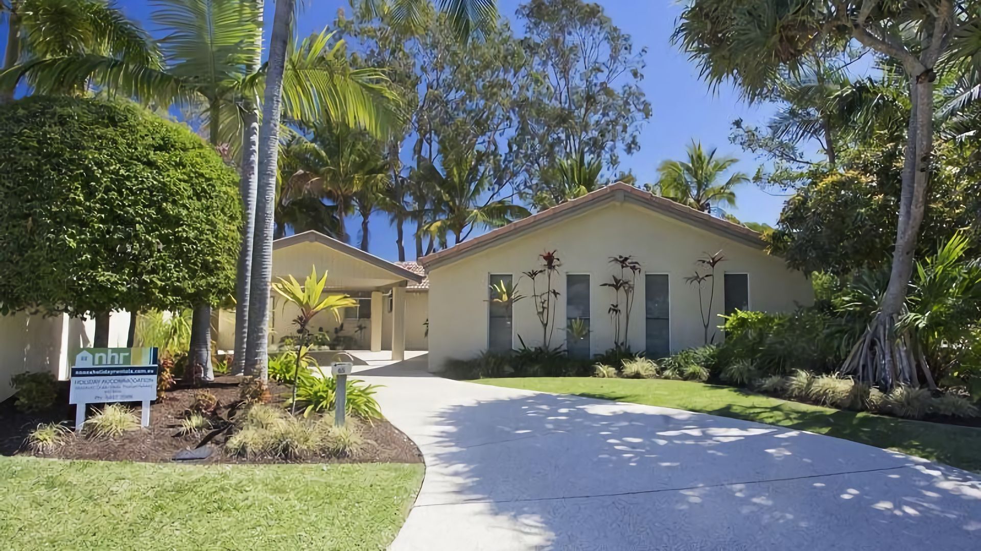 Witta Circle 65  - 5 Minute walk to Hastings Street in prime beachfront location — image 12