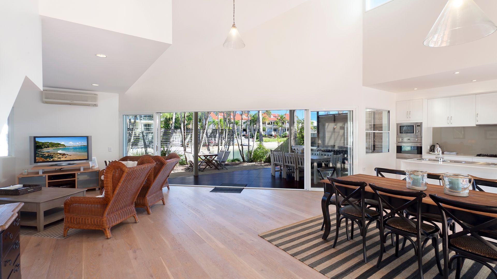 Cooran Court 22 - Waterfront property with a solar heated pool