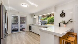 Oven, stovetop, dishwasher