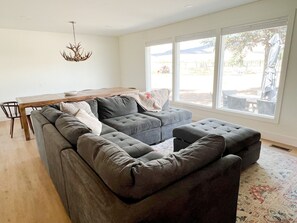 Smart TV, fireplace, table tennis