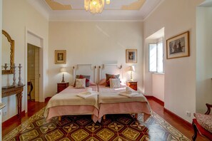 2 chambres, fer et planche à repasser, Wi-Fi gratuit, draps fournis
