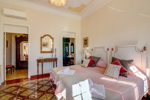 2 habitaciones, tabla de planchar con plancha y wifi gratis 