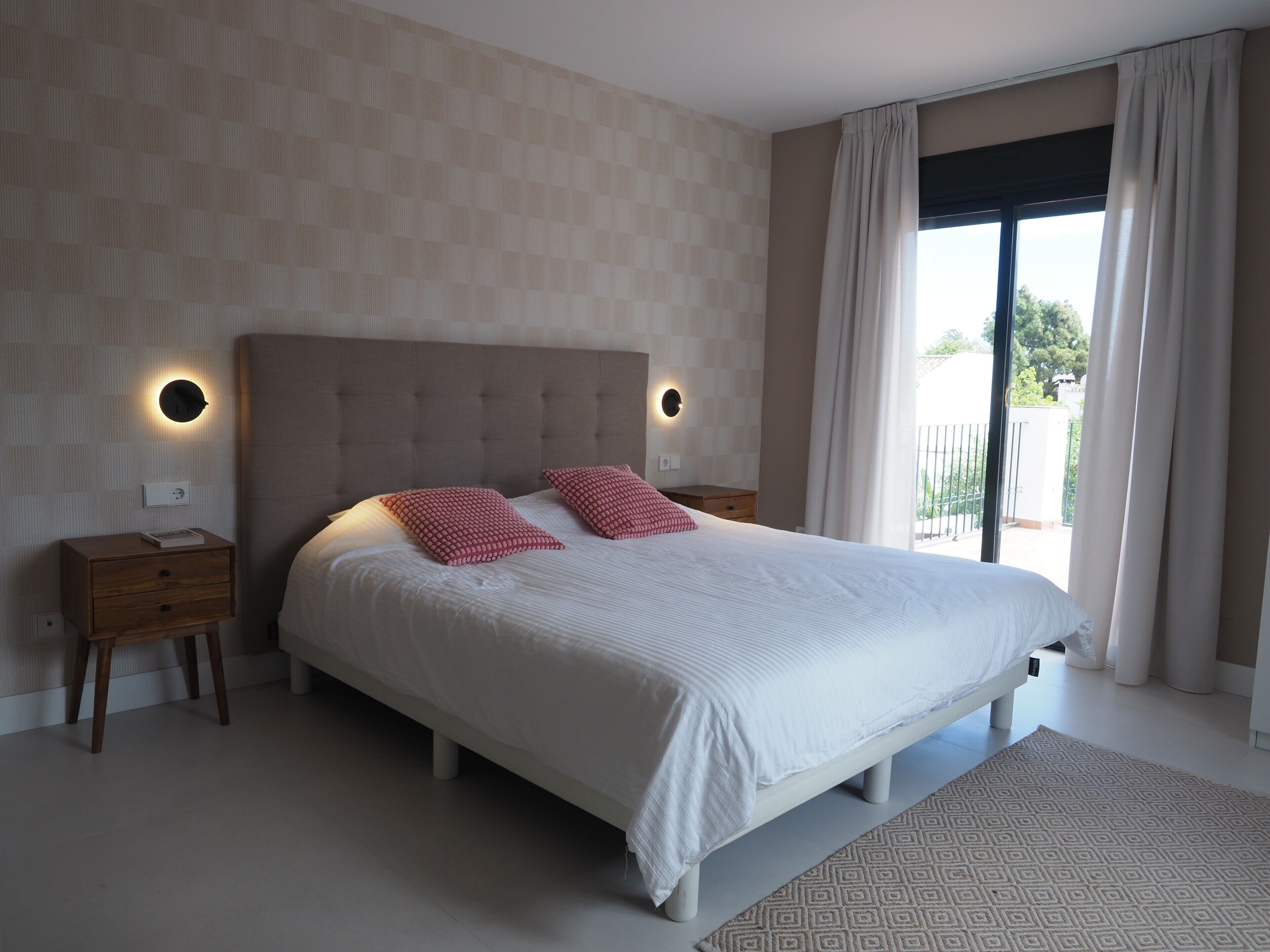 4 habitaciones, tabla de planchar con plancha y wifi gratis 