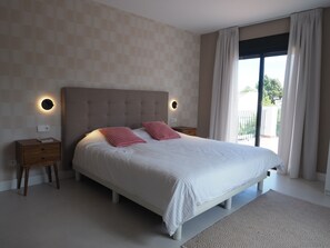 4 bedrooms, iron/ironing board, free WiFi, bed sheets - Pet Friendly Villa "El Cafetal de Veronica" close to the Beach with Pool (Puerto Banús)