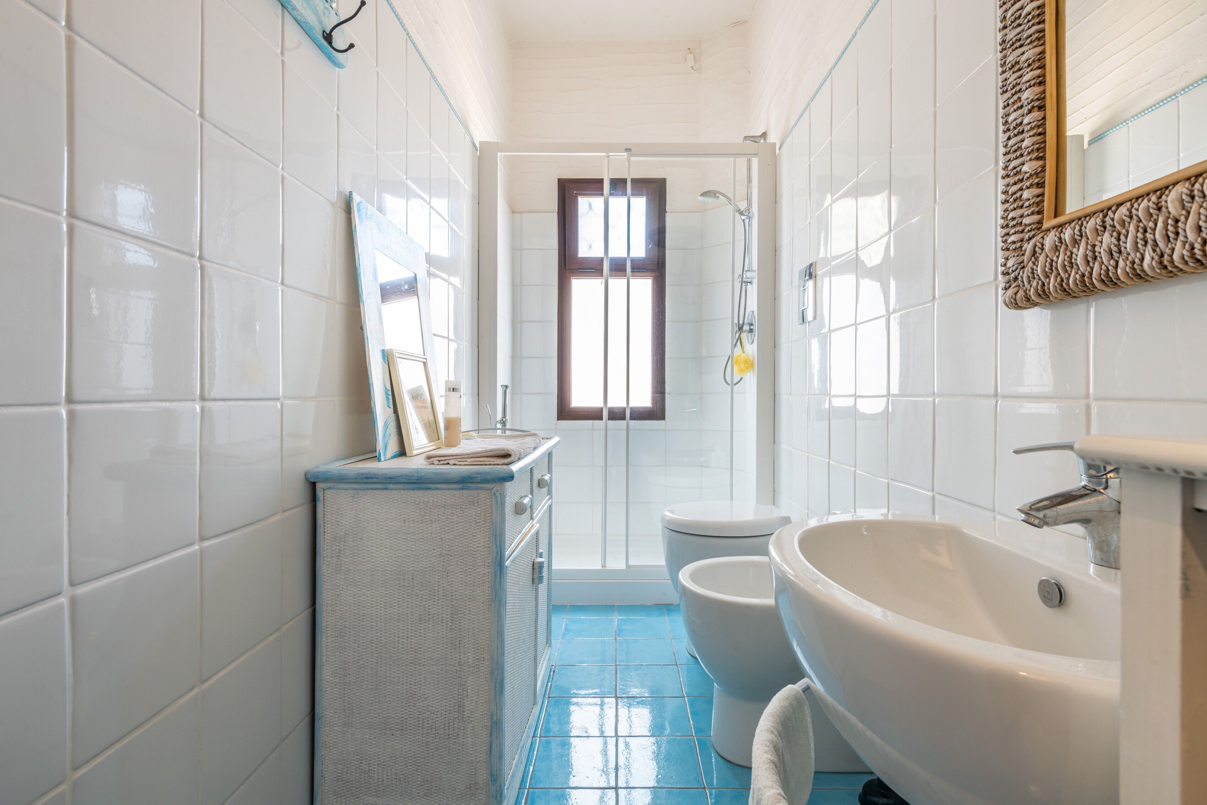 Shower, free toiletries, hair dryer, towels
