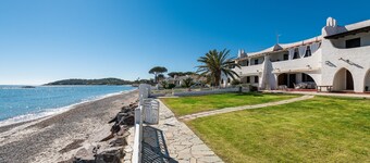 Holiday Apartment "Casa Nicole" close to the Sea with Terrace & Shared Garden