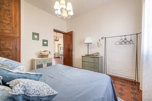 2 chambres, fer et planche à repasser, accès au Wi-Fi (inclus)