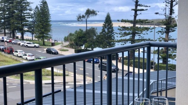 Property grounds - Grand Pacific U55 Beachfront 1 Bedroom (Caloundra)
