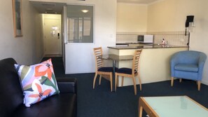 DVD player - Grand Pacific U55  Beachfront 1 Bedroom (Caloundra)