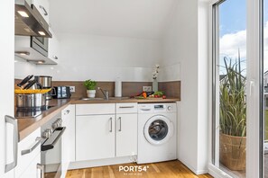 Køleskab, mikrobølgeovn, ovn, kogeplade