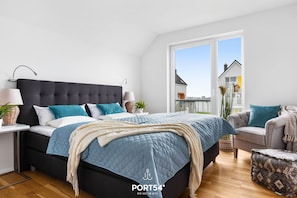 2 bedrooms, travel crib, free WiFi