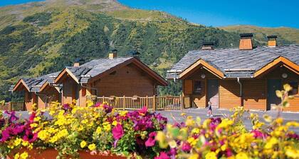 Very pretty, all-inclusive, family chalet (50 m from the slope)