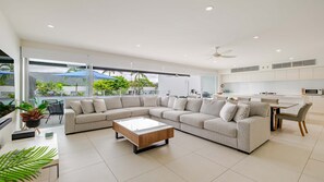 TV - Lido Grande | Swim-out Apartment @ Pool Resort (PORT DOUGLAS)