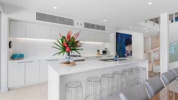 Micro-ondes, four, plaque de cuisson, lave-vaisselle