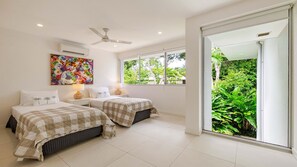 5 bedrooms, iron/ironing board, WiFi, bed sheets - Lido Grande | Swim-out Apartment @ Pool Resort (PORT DOUGLAS)