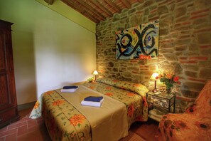 6 quartos, ferros/tábuas de passar roupa, Wi-Fi