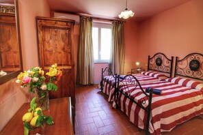 6 slaapkamers, een strijkplank/strijkijzer, gratis internet