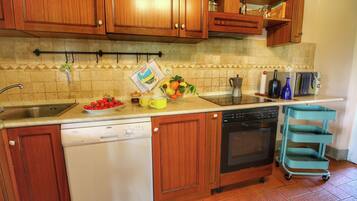 Kühlschrank, Mikrowelle, Ofen, Geschirrspüler