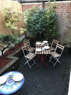 تناول الطعام بالخارج