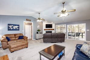 TV - 11440 - 4 Rubi Place (Hot Springs)