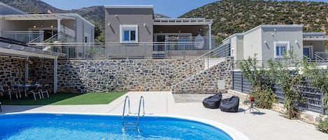 屋外プール、サンラウンジャー