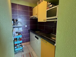 Kjøleskap, mikrobølgeovn og oppvaskmaskin