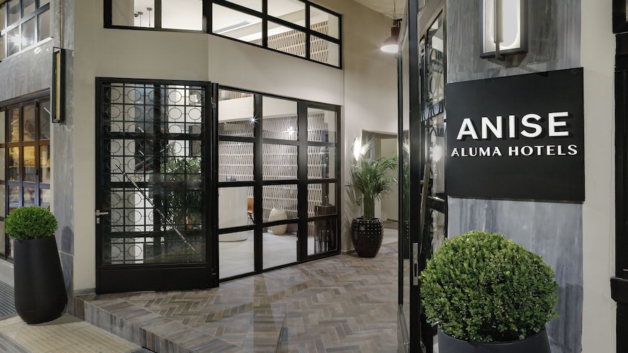 Anise, Aluma Hotel & Resort