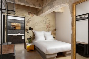 Minibar, in-room safe, desk, free WiFi - Anise Aluma Athens, Tapestry Collection by Hilton (Athens)