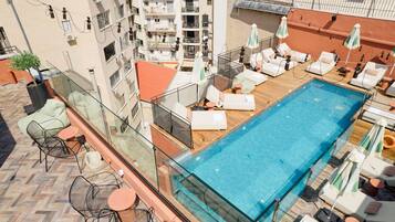 Sesongbasert utendørsbasseng