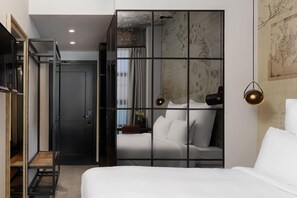 Quarto família, 2 quartos | Frigobar, cofres nos quartos, escrivaninha, Wi-Fi de cortesia