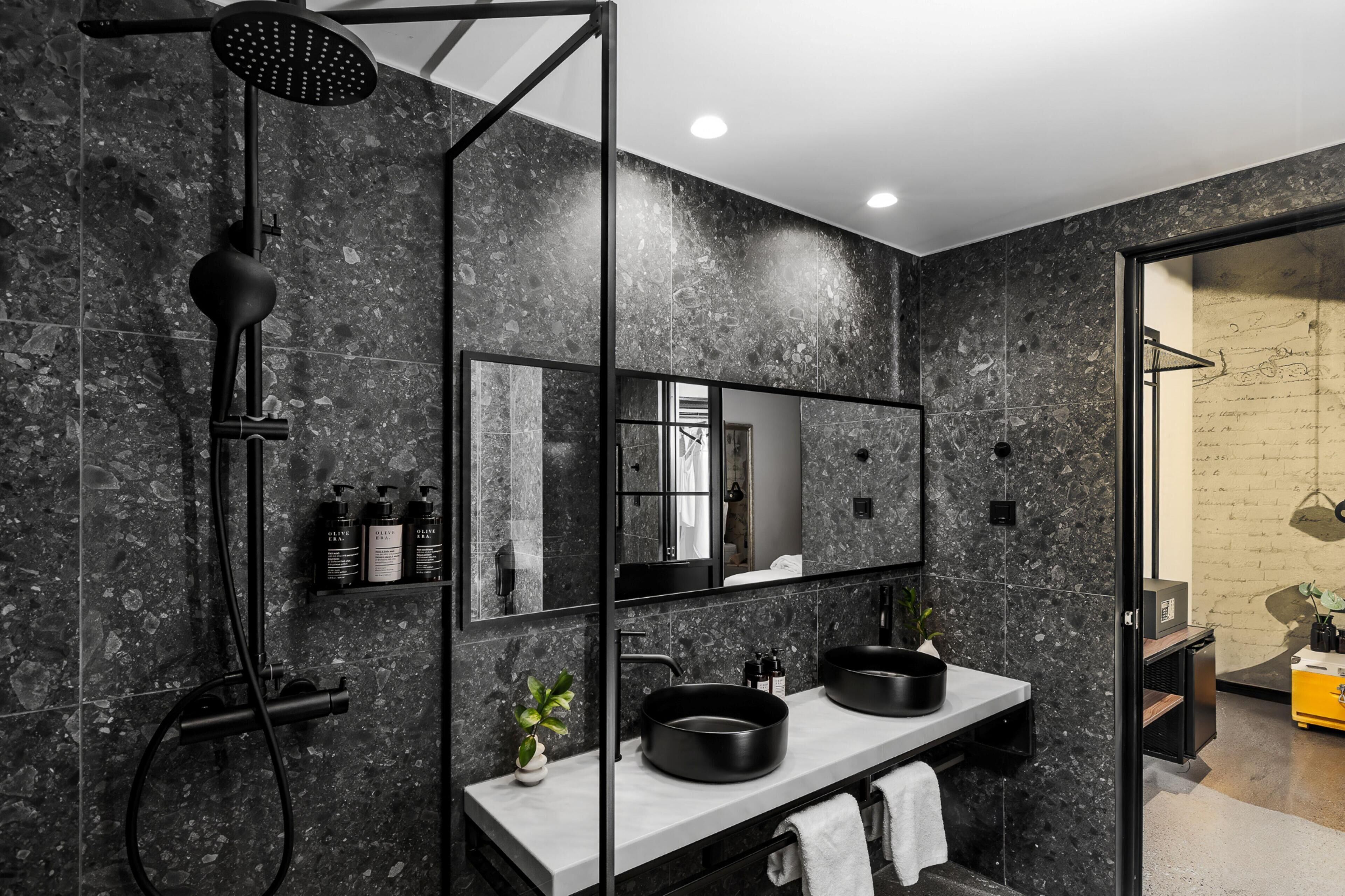 Suite, 1 Schlafzimmer | Badezimmer | Dusche, Hydromassagedusche, Hausschuhe, Handtücher
