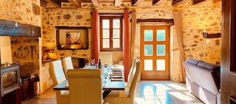 4* Holiday Homes with aircon and Private Heated Pools - 5 Mins from Monpazier
