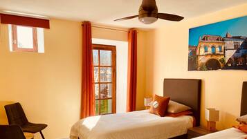 6 soverom, skrivebord, strykejern/-brett og wi-fi (inkludert)