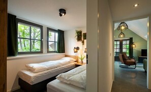 2 bedrooms, internet, bed sheets