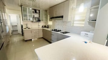 Microonde, lavastoviglie, pentole/stoviglie/utensili