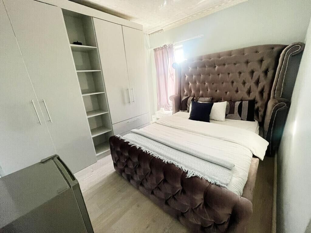 8 bedrooms, iron/ironing board, free WiFi, bed sheets