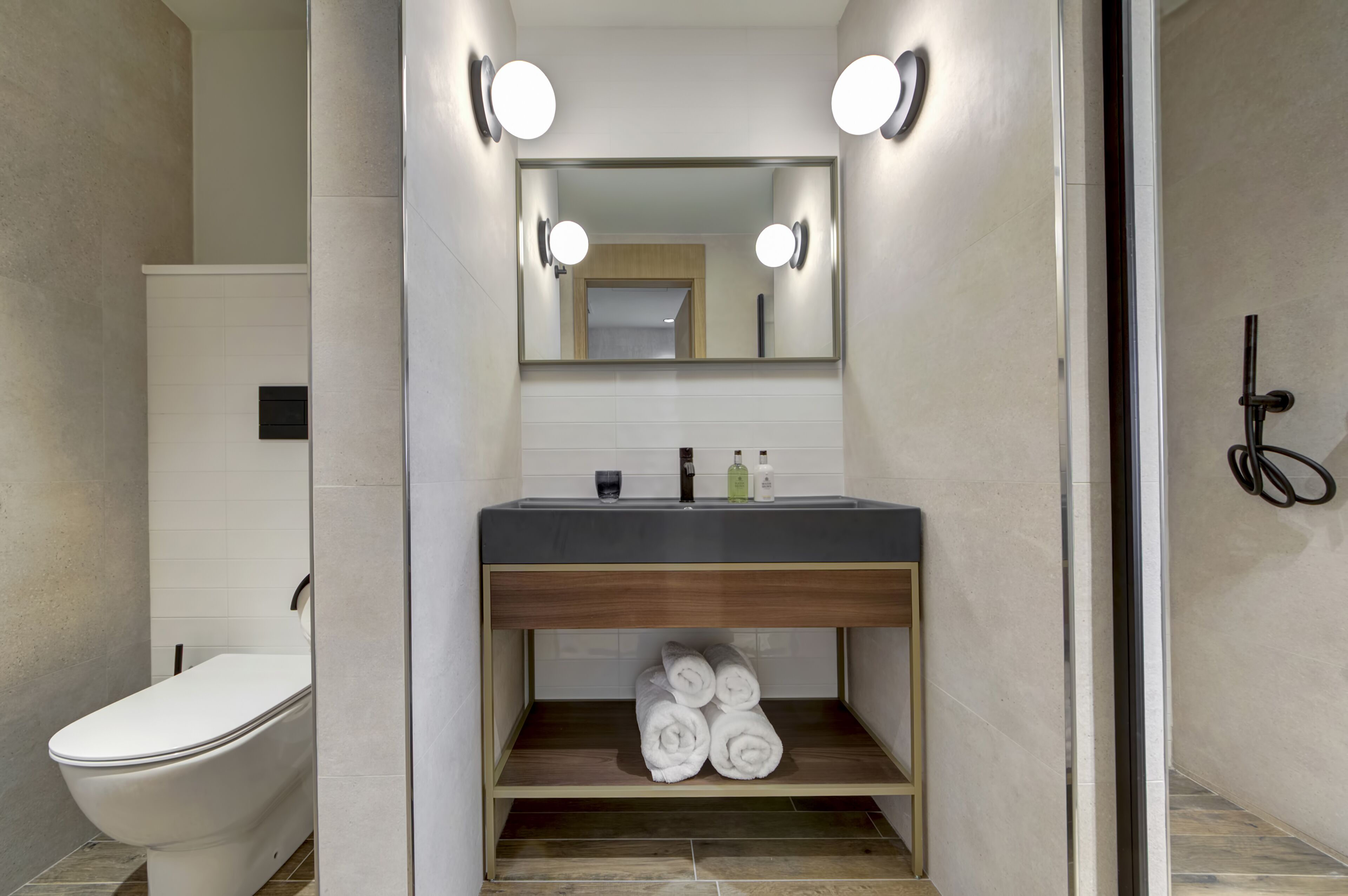 1 bedroom, minibar, in-room safe, desk