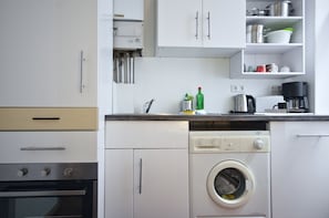 Kühlschrank, Ofen, Herdplatte, Geschirrspüler