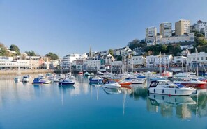 Apartment | Marina - Newcourt Heights Sleeps 4 With Balcony (Torquay)